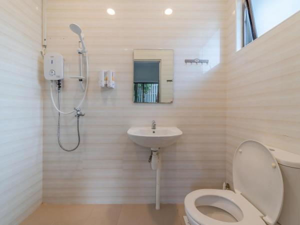 K2 Guesthouse : photo 6 de la chambre hébergement simple avec salle de bains privative