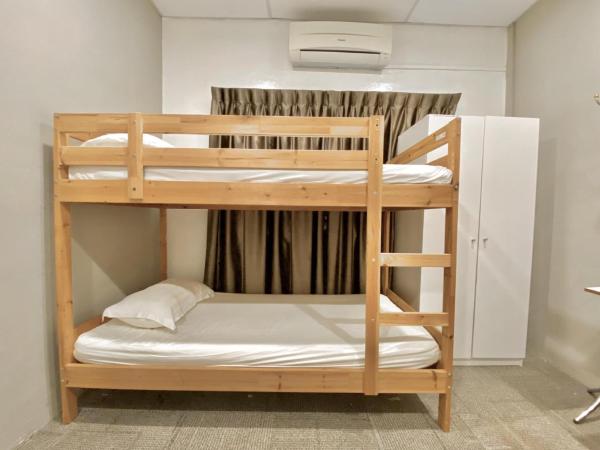 K2 Guesthouse : photo 4 de la chambre triple room with common bathroom