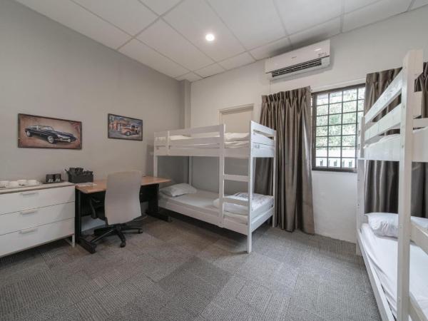 K2 Guesthouse : photo 5 de la chambre family room with common bathroom