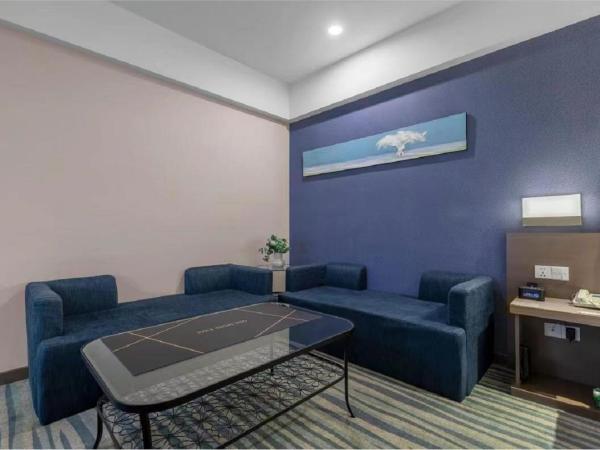 Holiday Inn Express Shenyang North Station, an IHG Hotel : photo 4 de la chambre suite lit king-size - vue sur atrium