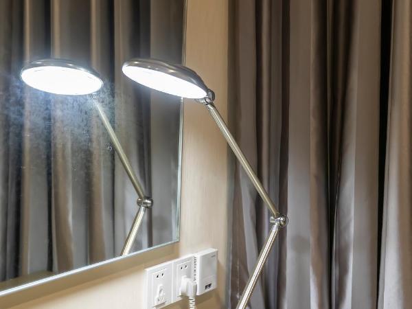 Holiday Inn Express Shenyang North Station, an IHG Hotel : photo 1 de la chambre chambre lit queen-size - vue sur atrium