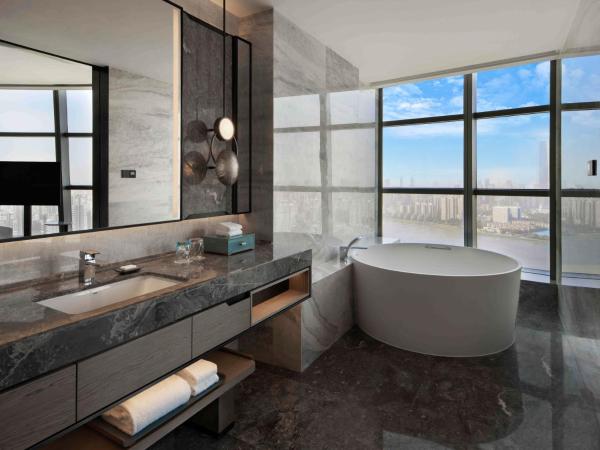 Wuhan Marriott Hotel Wuchang : photo 6 de la chambre lake view skyscraping studio - executive lounge access