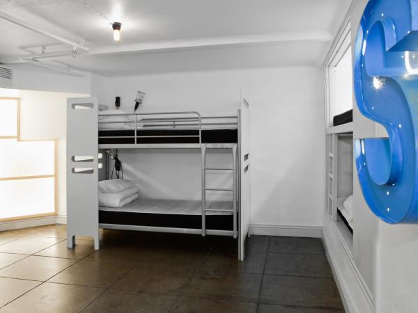 City Backpackers Hostel : photo 1 de la chambre lit dans dortoir pour femmes de 8 lits