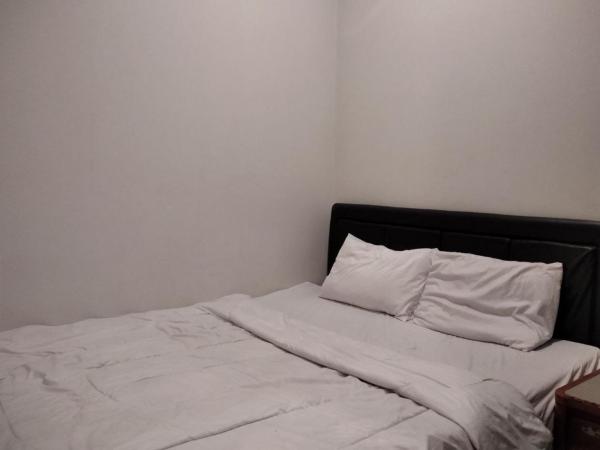 Gangnam Style Residence Mitra RedDoorz near MERR Surabaya : photo 2 de la chambre chambre double standard