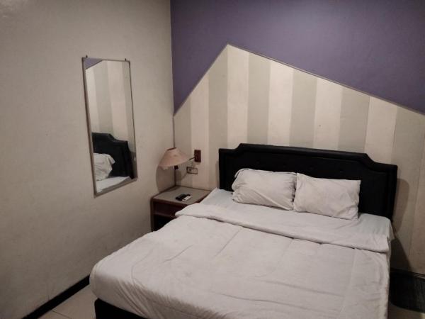 Gangnam Style Residence Mitra RedDoorz near MERR Surabaya : photo 9 de la chambre chambre double deluxe