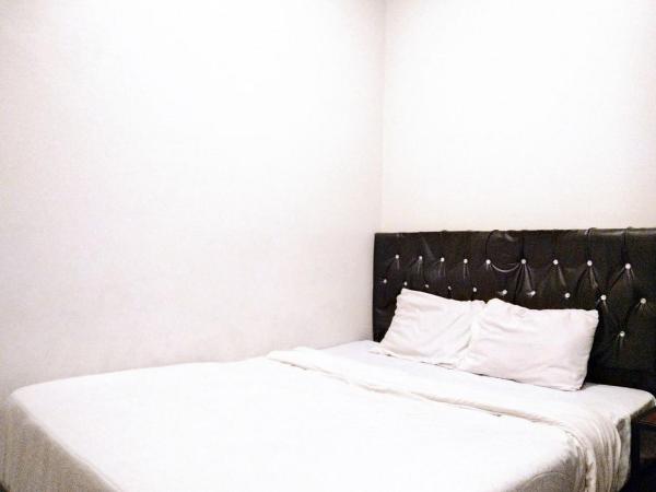 Gangnam Style Residence Mitra RedDoorz near MERR Surabaya : photo 6 de la chambre chambre double standard