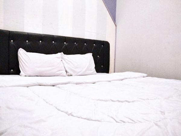 Gangnam Style Residence Mitra RedDoorz near MERR Surabaya : photo 8 de la chambre chambre double standard