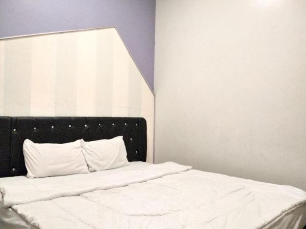 Gangnam Style Residence Mitra RedDoorz near MERR Surabaya : photo 9 de la chambre chambre double standard