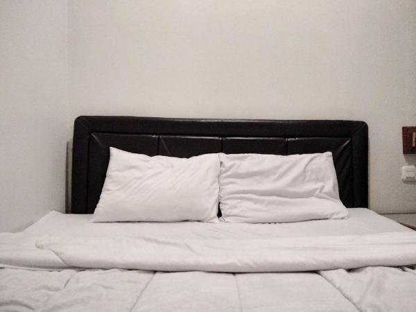 Gangnam Style Residence Mitra RedDoorz near MERR Surabaya : photo 10 de la chambre chambre double standard