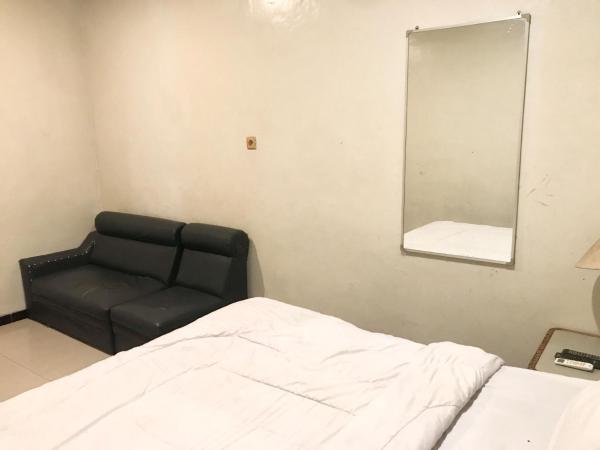 Gangnam Style Residence Mitra RedDoorz near MERR Surabaya : photo 3 de la chambre chambre double deluxe