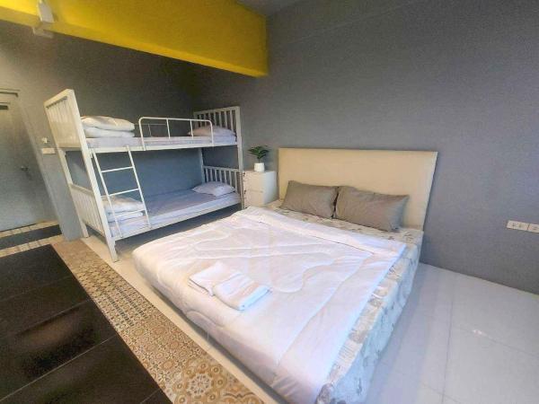 OYO 75465 Lucky Hostel - Huai Khwang : photo 4 de la chambre lit dans dortoir pour femmes de 6 lits