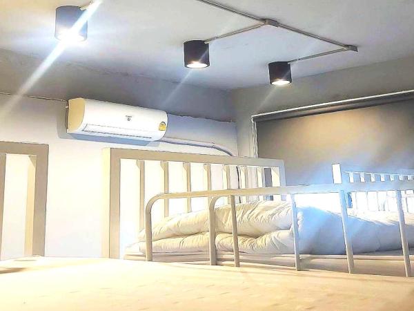 OYO 75465 Lucky Hostel - Huai Khwang : photo 3 de la chambre lit dans dortoir pour femmes de 6 lits
