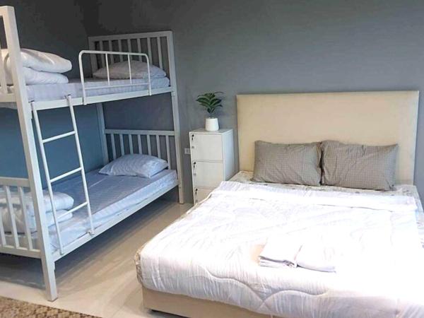 OYO 75465 Lucky Hostel - Huai Khwang : photo 2 de la chambre lit dans dortoir pour femmes de 6 lits