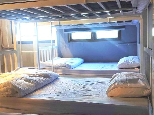 OYO 75465 Lucky Hostel - Huai Khwang : photo 1 de la chambre lit dans dortoir pour femmes de 6 lits