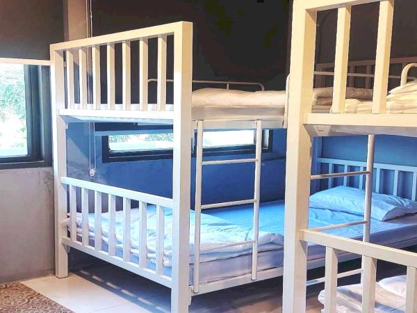 OYO 75465 Lucky Hostel - Huai Khwang : photo 4 de la chambre lit dans dortoir mixte de 6 lits