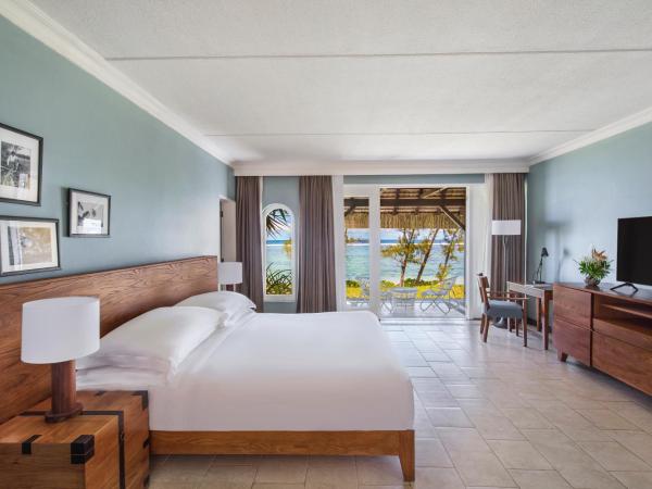 Outrigger Mauritius Beach Resort : photo 9 de la chambre chambre lits jumeaux deluxe face à la plage - vue sur mer