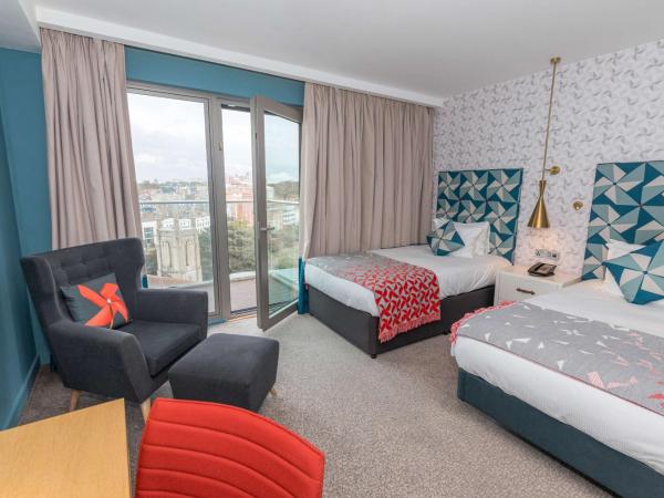 Hilton Bournemouth : photo 2 de la chambre chambre lit king-size avec lit simple d’appoint