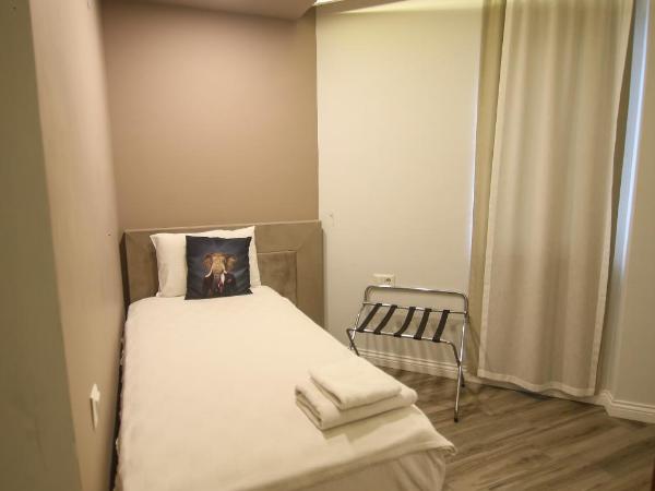 ÇEVİK PALACE HOTEL : photo 1 de la chambre chambre familiale