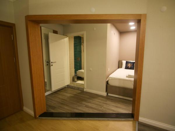 ÇEVİK PALACE HOTEL : photo 3 de la chambre chambre familiale