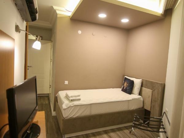 ÇEVİK PALACE HOTEL : photo 4 de la chambre chambre familiale