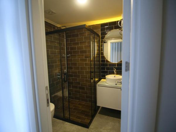 ÇEVİK PALACE HOTEL : photo 3 de la chambre chambre double