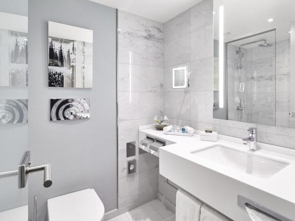 Clayton Hotel Düsseldorf City Centre : photo 6 de la chambre chambre affaires