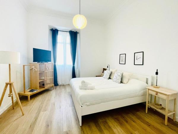 Suites Larios : photo 5 de la chambre chambre double standard avec salle de bains commune