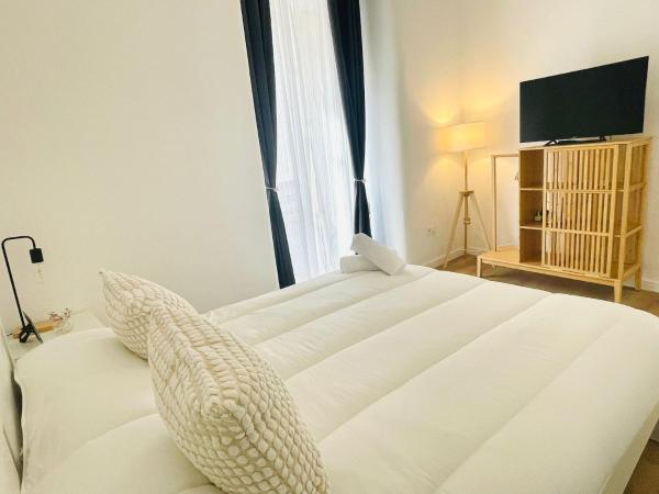 Suites Larios : photo 5 de la chambre chambre double standard avec salle de bains commune