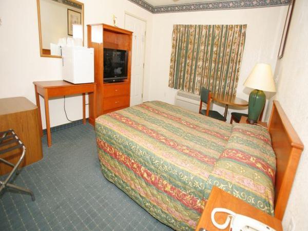 Hollywood Guest Inn : photo 2 de la chambre chambre lit queen-size 