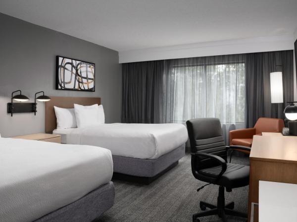 Courtyard by Marriott Orlando East/UCF Area : photo 1 de la chambre chambre avec 2 grands lits queen-size 