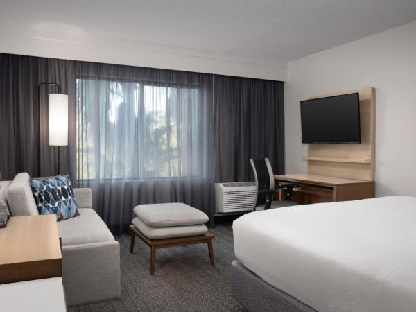Courtyard by Marriott Orlando East/UCF Area : photo 4 de la chambre chambre lit king-size