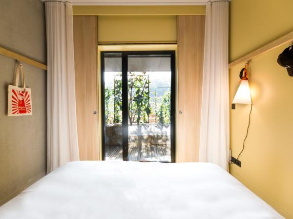 MOB HOTEL Lyon Confluence : photo 1 de la chambre chambre double standard avec terrasse - vue sur rivière 
