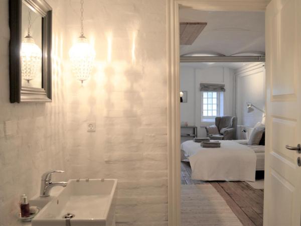 Store Ejlstrup Bed & Breakfast : photo 2 de la chambre chambre double avec salle de bains privative