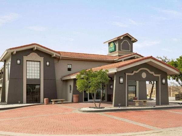 La Quinta Inn By Wyndham IH-10 West San Antonio TX : photo 1 de la chambre chambre lit king-size deluxe - non-fumeurs