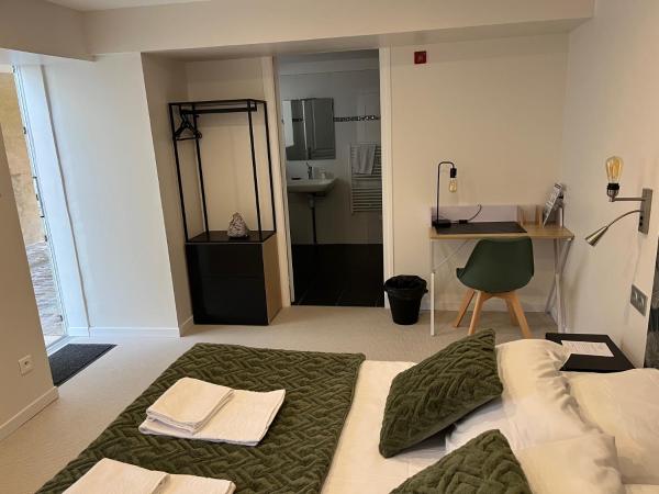 Hôtel Le Saint Patrice : photo 3 de la chambre chambre double - accessible aux personnes à mobilité réduite