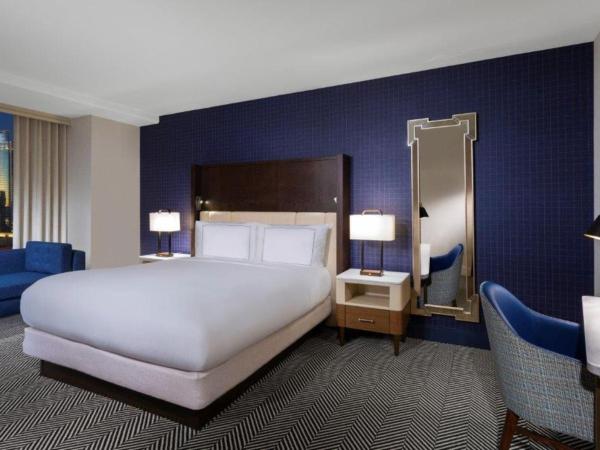 Hilton Austin : photo 2 de la chambre one-bedroom capital king suite with bath tub - mobility accessible