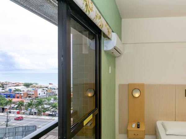 Yak Beach Hotel Ponta Negra : photo 1 de la chambre chambre double deluxe - vue latérale sur mer