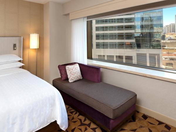 Sheraton Grand Seattle : photo 5 de la chambre chambre double avec 2 lits doubles et baignoire adaptée - accessible aux personnes à mobilité réduite