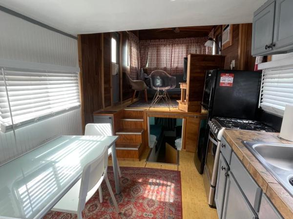 Updated houseboat on the river! : photo 3 de la chambre bungalow 2 chambres