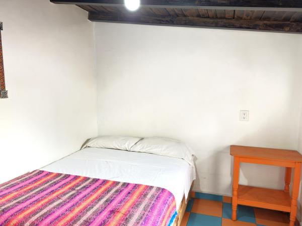 Massiosare El Hostal : photo 2 de la chambre chambre simple standard avec salle de bains commune