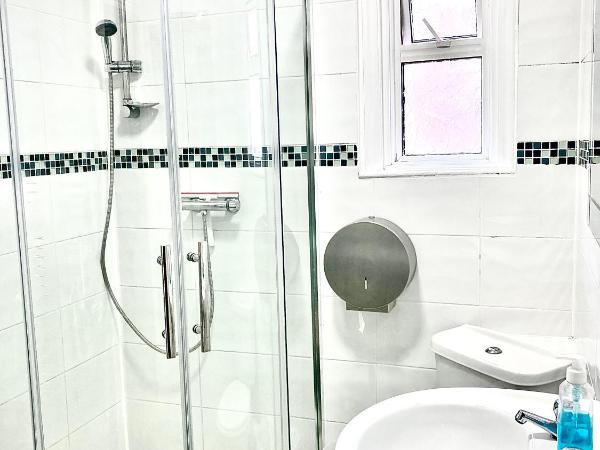 Quality and very good value private accommodation in London close to Notting Hill Zone 2 : photo 3 de la chambre chambre quadruple deluxe