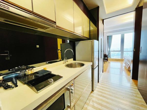 HT Legend Hotel Changgang Metro Station Exit F - Free Shuttle Bus to Canton Fair Complex During Canton Fair Period : photo 3 de la chambre chambre lit king-size deluxe