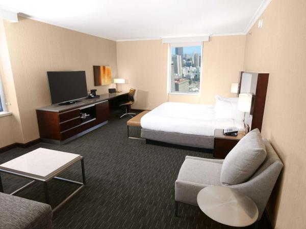 Hilton San Francisco Union Square : photo 3 de la chambre suite junior lit king-size avec coin salon