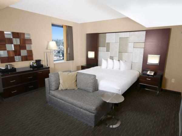 Hilton San Francisco Union Square : photo 4 de la chambre hébergement lit king-size avec baignoire - accessible aux personnes à mobilité réduite/malentendantes