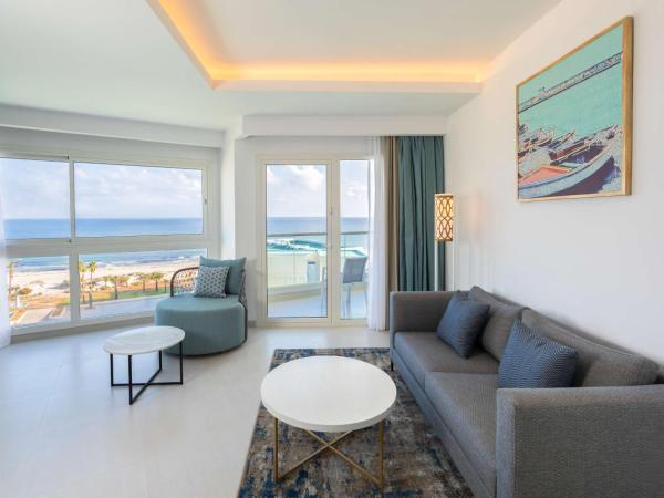 Hilton Skanes Monastir Beach Resort : photo 4 de la chambre suite 1 chambre lit king-size deluxe - vue frontale sur mer