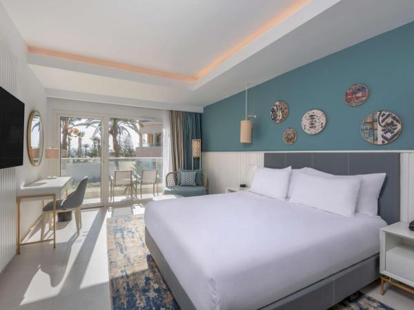 Hilton Skanes Monastir Beach Resort : photo 5 de la chambre chambre lit king-size - accessible aux personnes à mobilité réduite 