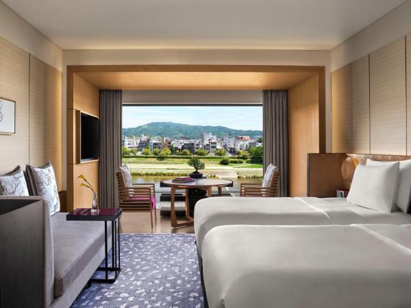 The Ritz-Carlton Kyoto : photo 4 de la chambre grande chambre lits jumeaux deluxe - vue sur rivière kamogawa