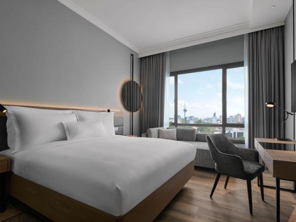 AC Hotel by Marriott Kuantan : photo 5 de la chambre premium king, guest room, 1 king, sofa bed