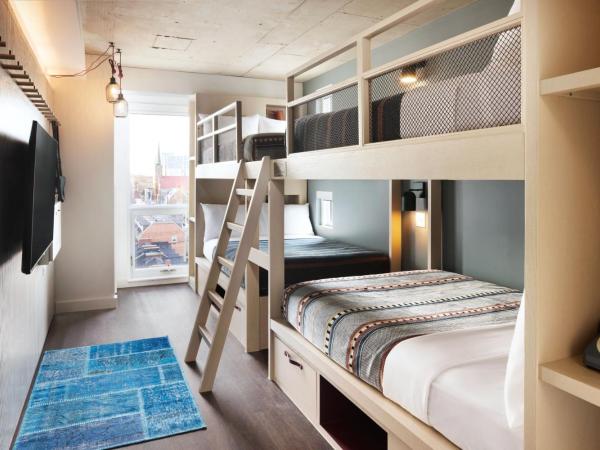 Moxy Halifax Downtown : photo 2 de la chambre chambre quadruple avec lits superposés