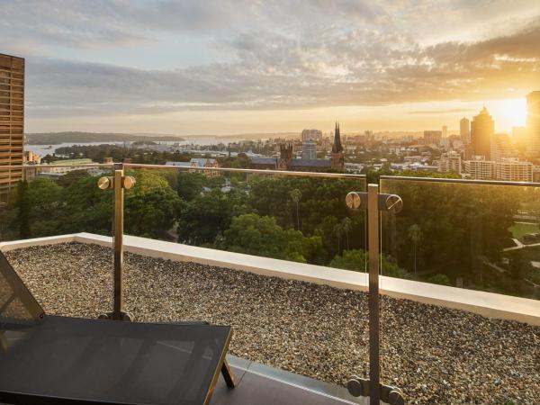 Sheraton Grand Sydney Hyde Park : photo 8 de la chambre suite royale 1 chambre avec 1 lit king-size et accès au salon club